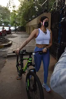 Janhvi Kapoor snapped in Lokhandwala, Andheri
