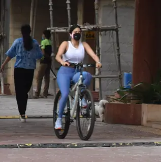 Janhvi Kapoor snapped in Lokhandwala, Andheri