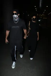 Deepika Padukone and Ranveer Singh spotted returning to Mumbai from Bengaluru