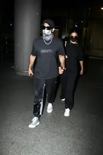 Deepika Padukone and Ranveer Singh spotted returning to Mumbai from Bengaluru