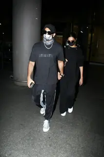 Deepika Padukone and Ranveer Singh spotted returning to Mumbai from Bengaluru