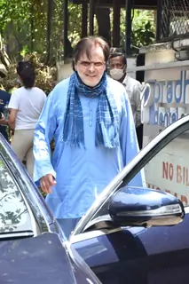 Senior actor Sanjay Khan snapped at a clinic in Juhu