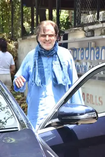 Senior actor Sanjay Khan snapped at a clinic in Juhu