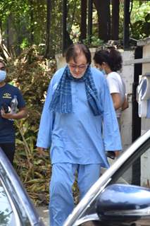 Senior actor Sanjay Khan snapped at a clinic in Juhu