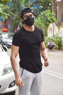 Abhimanyu Dasani snapped in Juhu