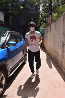 Ibrahim Ali Khan snapped outside a clinic in Bandra 