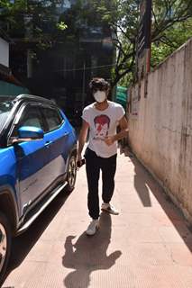 Ibrahim Ali Khan snapped outside a clinic in Bandra 