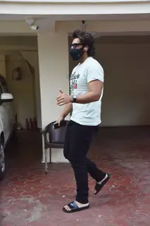 Arjun Kapoor spotted in Juhu!