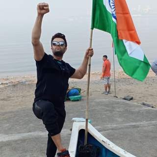 Maniesh Paul shares throwback pictures of beach clean up on 'World Environment Day'