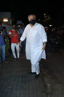 Janhvi Kapoor and Boney Kapoor snapped visiting Anshula Kapoor at Hinduja Hospital