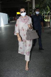 Kangana Ranaut snapped arriving at Mumbai airport