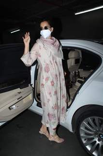 Kangana Ranaut snapped arriving at Mumbai airport