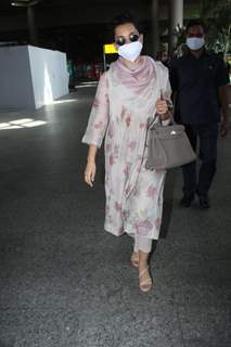 Kangana Ranaut snapped arriving at Mumbai airport