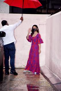 Alia Bhatt snapped at director Sanjay Leela Bhansali's office in Juhu