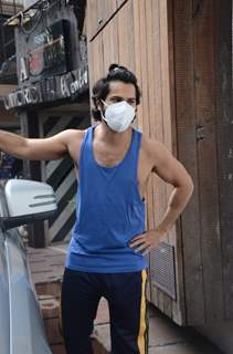 Varun Dhawan snapped outside his gym in Juhu