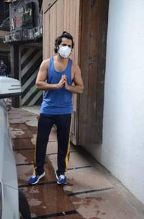 Varun Dhawan snapped outside his gym in Juhu
