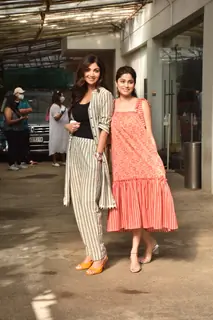 Shilpa Shetty snapped with sister Shamita Shetty at a dubbing studio
