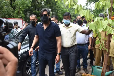 Ajay Devgn and son Yug at a tree plantation drive in Juhu, Mumbai!