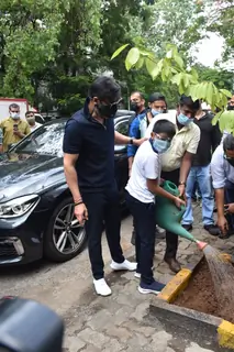 Ajay Devgn and son Yug at a tree plantation drive in Juhu, Mumbai!