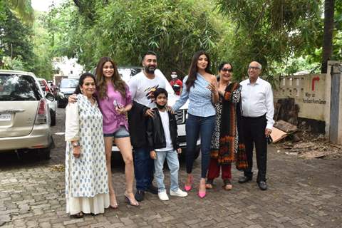 Shilpa Shetty and her family snapped at Sunny Super Sound