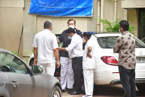 Randhir Kapoor spotted in Bandra