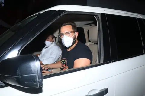Saif Ali Khan snapped at Producer Ramesh Taurani's office in Bandra!