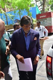 Amitabh Bachchan spotted at a shoot in Bandra