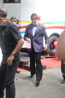 Amitabh Bachchan spotted at a shoot in Bandra