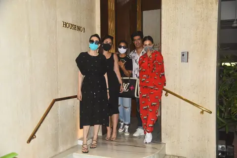 Kareena, Malaika, Amrita and Karisma step out for a lunch at Manish Malhotra's residence!