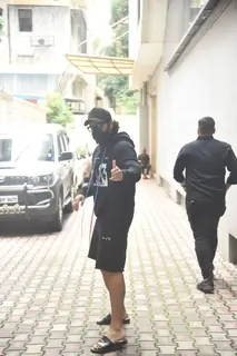 Arjun Kapoor snapped at Vishesh Films, Khar