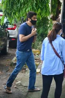 Sameer Soni snapped arrives at Raj Kaushal's funeral