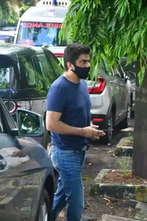 Sameer Soni snapped arrives at Raj Kaushal's funeral