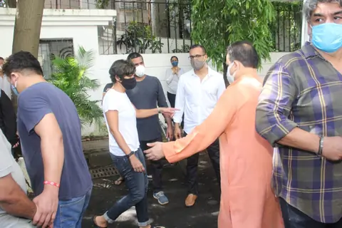 Mandira Bedi's husband and filmmaker Raj Kaushal's funeral