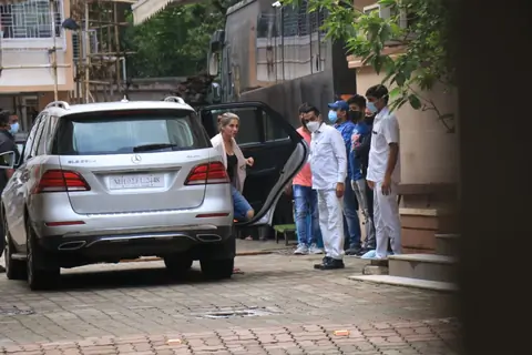 Dimple Kapadia snapped on shoot location