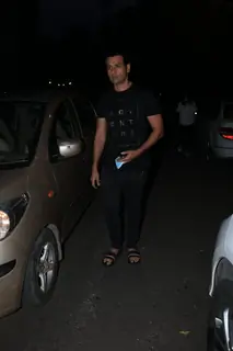 Rohit Roy snapped visiting Mandira Bedi's house