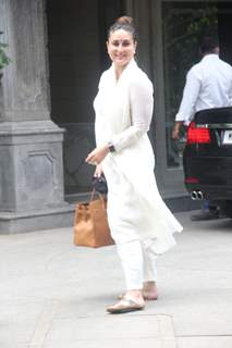 Kareena Kapoor Khan snapped in Bandra