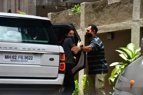 Katrina Kaif with sister Isabelle Kaif snapped in Bandra