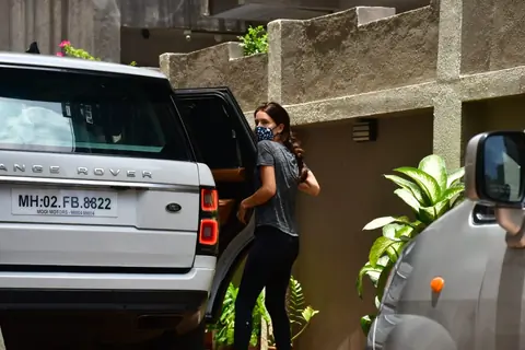 Katrina Kaif with sister Isabelle Kaif snapped in Bandra
