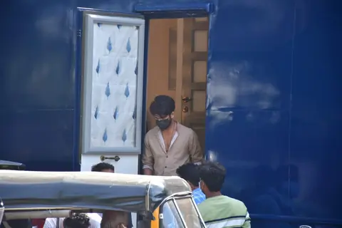Shahid Kapoor snapped at a shoot in Bandra