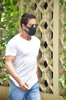 Shah Rukh Khan at Dilip Kumar's funeral