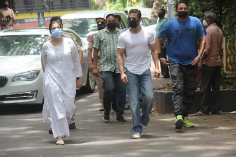Shah Rukh Khan at Dilip Kumar's funeral