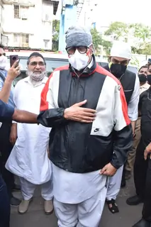 Amitabh Bachchan at Dilip Kumar's last rites