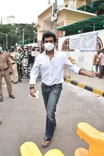 Nikhil Dwivedi at Dilip Kumar's last rites