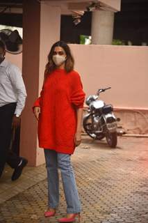 Deepika Padukone snapped at Sanjay Leela Bhansali office, Juhu 
