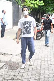 Raghav Juyal snapped at Bandra