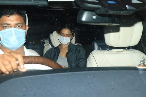 Deepika spotted for shoot at Foodhall
