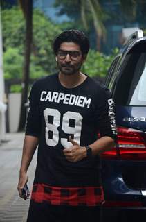 Gurmeet Chaudhry snapped at T-series office