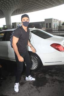 Ranbir Kapoor snapped at airport as he departs for Delhi!