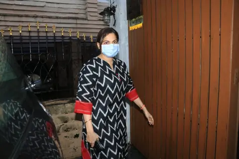 Alvira Khan visits Chunky Panday's residence