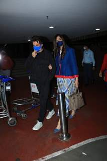 Sonam Kapoor returns back to Mumbai, father Anil Kapoor arrives at airport